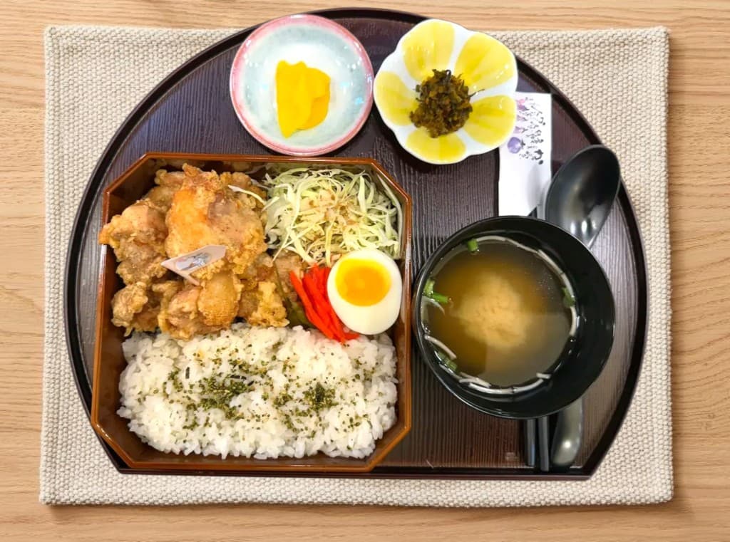 학식 — 정갈한 일식 도시락 세트